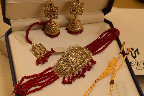 Elegant Design Gold Plated Chokr Set With Bindiya Earrings for Girls/Women