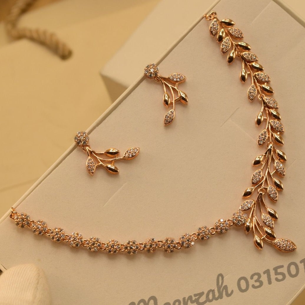 Elegant Design Golden/Silver Necklace With Earrings for Girls/Women