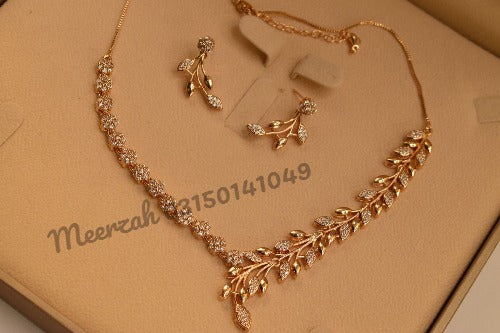 Elegant Design Golden/Silver Necklace With Earrings for Girls/Women