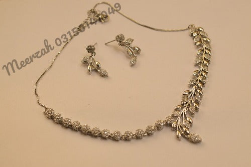 Elegant Design Golden/Silver Necklace With Earrings for Girls/Women