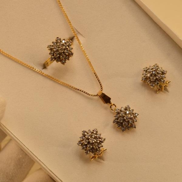 Unique Design Crystal Stones Gold Plated Necklace Set for Girls/Women