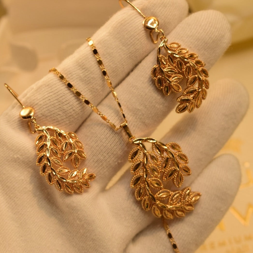 Unique Design Gold Plated Necklace Set For Girls/Women