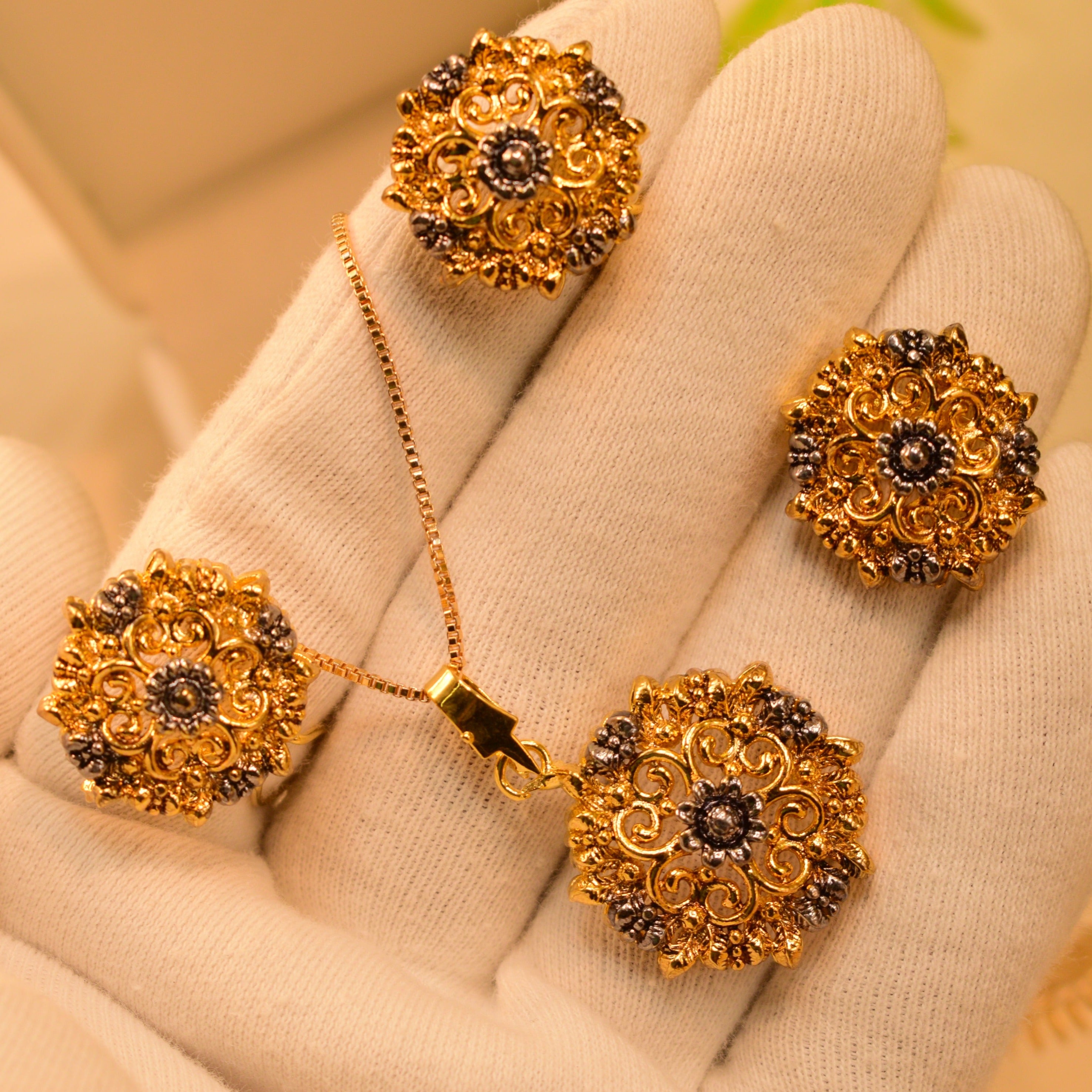 Luxury 24K Gold Plated Flower Shaped Necklace Set For Girls/Women