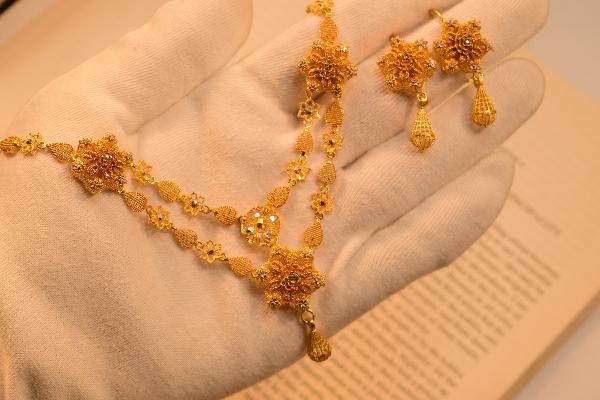 Gorgeous 24K Gold Plated Earrings and Necklace Set for Girls/Women