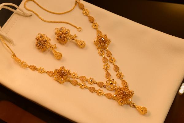 Gorgeous 24K Gold Plated Earrings and Necklace Set for Girls/Women