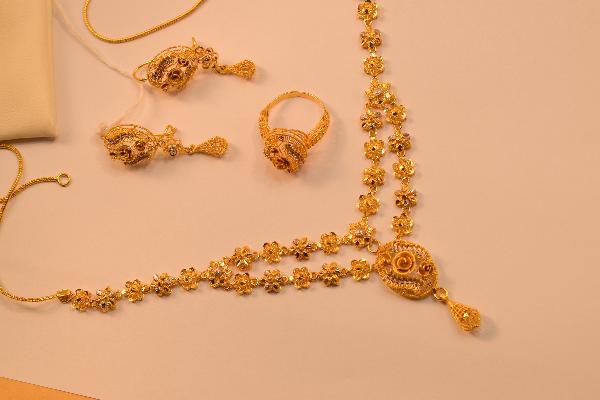 Glamorous 24K Gold Plated Earrings and Necklace Set for Girls/Women