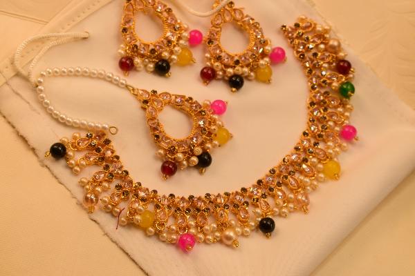 Gorgeous Elegant Gold Plated Real Stones Choker Set for Girls/Women