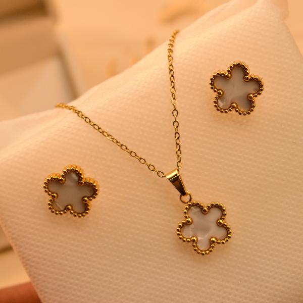 Glamorous Unique Design Gold Plated Necklace Set for Girls/Women