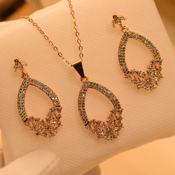 Stylish Elegant Design Crystal Stones Necklace Set for Girls/Women