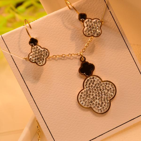 Fancy Flower Design Gold Plated Necklace Set for Girls/Women