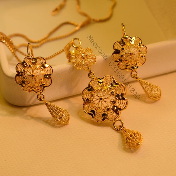 Fancy Flower Design Gold Plated Necklace Set for Girls/Women