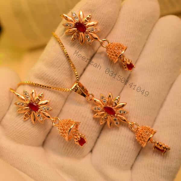 Stylish Flower Design Gold Plated Necklace Set for Girls/Women