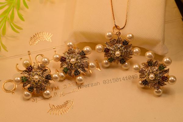 Gorgeous Flower Design Real Stones Gold Plated Necklace Set for Girls/Women