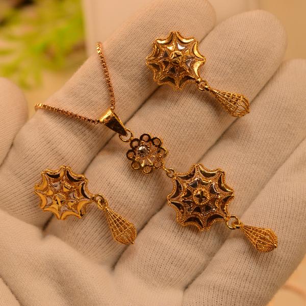 Beautiful Unique Design Gold Plated Necklace Set for Girls/Women