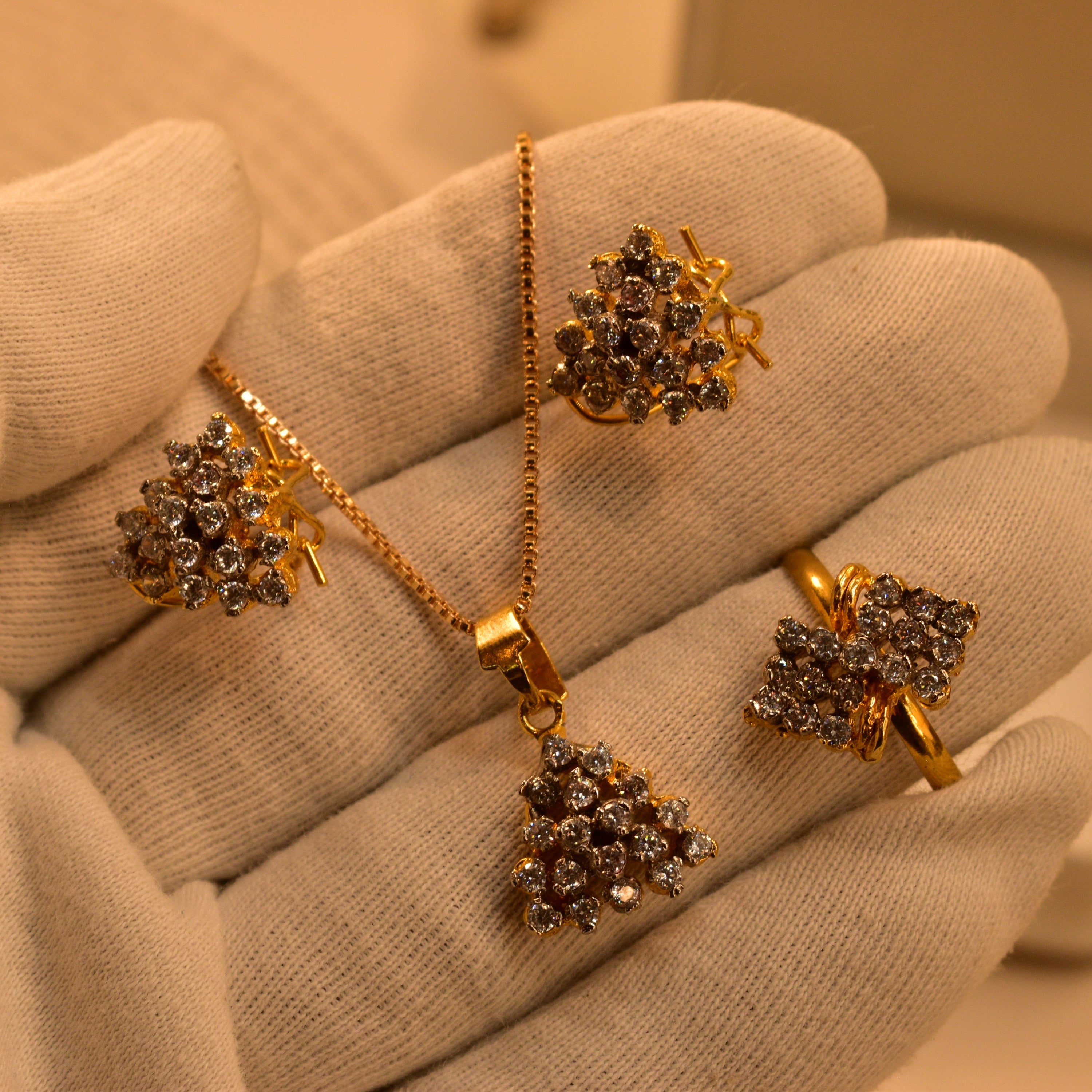 Charming Design Gold Plated Real Stones Necklace Set for Girls/Women