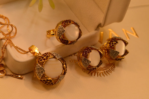 Gorgeous Design Gold Plated Real Stones Necklace Set for Girls/Women