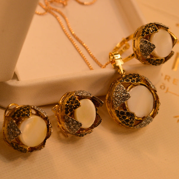 Gorgeous Design Gold Plated Real Stones Necklace Set for Girls/Women