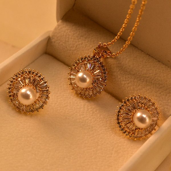 Elegant Unique Design Pearl and Crystal Stones Necklace Set for Girls/Women