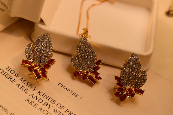 Charming Unique Design Gold Plated Crystal Stones Necklace Set for Girls/Women