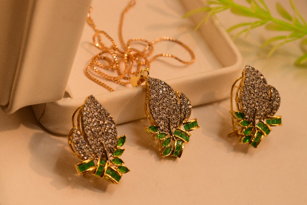 Charming Unique Design Gold Plated Crystal Stones Necklace Set for Girls/Women