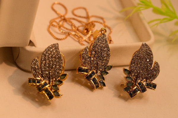 Charming Unique Design Gold Plated Crystal Stones Necklace Set for Girls/Women