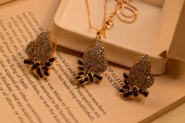 Charming Unique Design Gold Plated Crystal Stones Necklace Set for Girls/Women