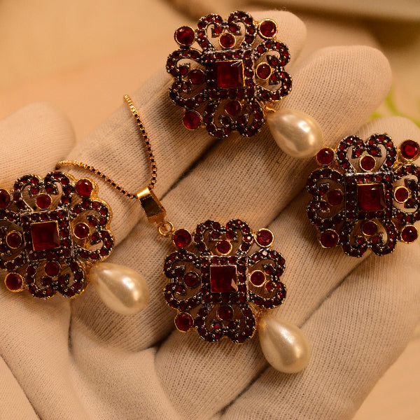 Dazzling Design Gold Plated Crystal Stones Necklace Set for Girls/Women