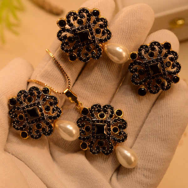 Dazzling Design Gold Plated Crystal Stones Necklace Set for Girls/Women