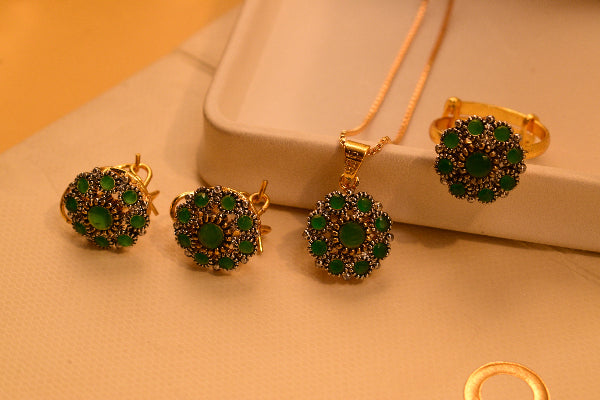 Glamorous Design Gold Plated Crystal Stones Necklace Set for Girls/Women