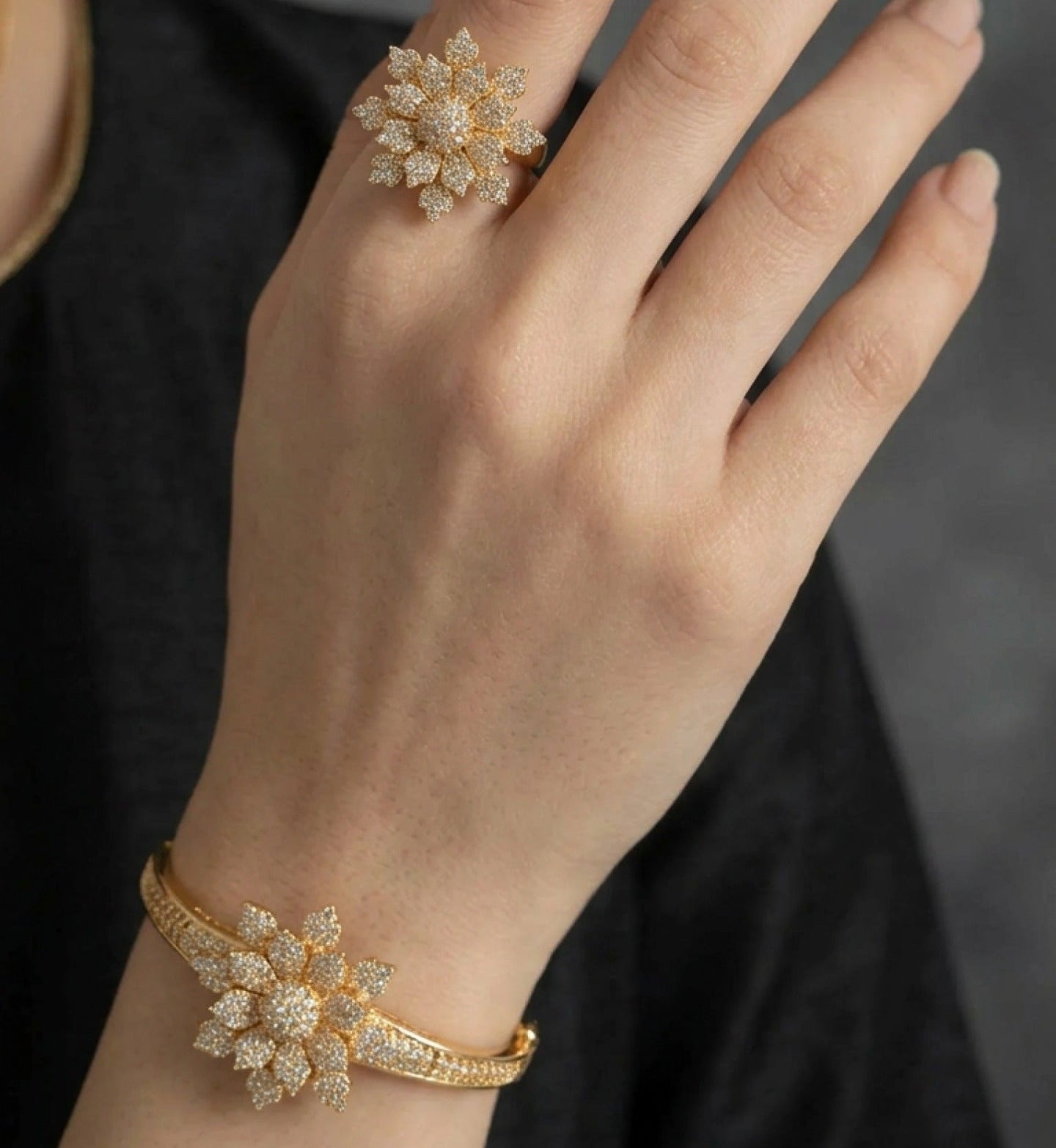 Dazzling Design Crsytal Stones Necklace Set With Bracelet for Girls/Women