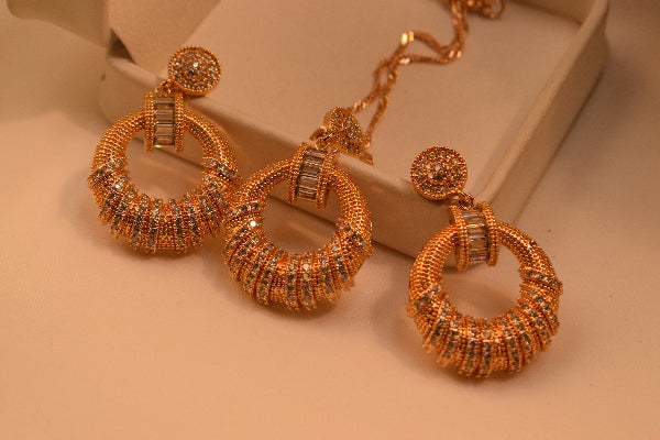 Fancy Design Gold Plated Crystal Stones Necklace Set for Girls/Women