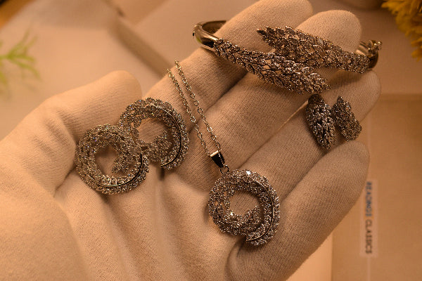 Luxury Design Silver Plated Crystal Stones Necklace Set with Bracelet for Girls/Women