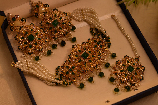Dazzling Design Gold Plated Real Stones Necklace Set for Girls/Women