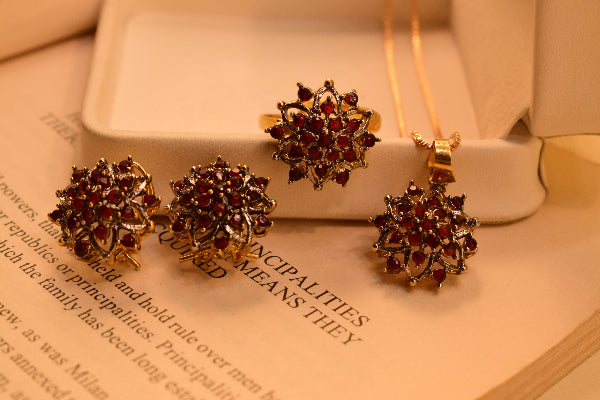 Glamorous Design Gold Plated Crystal Stones Necklace Set for Girls/Women