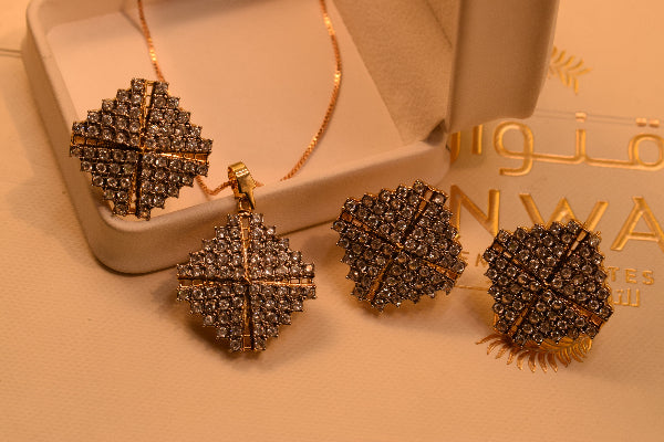 Gorgeous Design Gold Plated Crystal Stones Necklace Set for Girls/Women