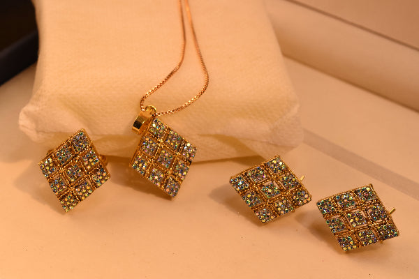Charming Design Gold Plated Crystal Stones Necklace Set for Girls/Women