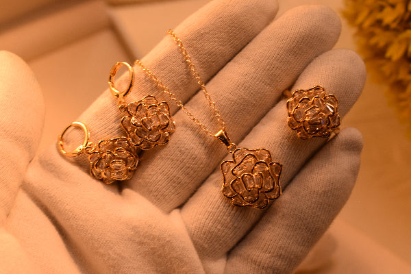 Fancy Design Gold Plated Crystal Stones Necklace Set for Girls/Women