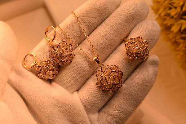 Fancy Design Gold Plated Crystal Stones Necklace Set for Girls/Women