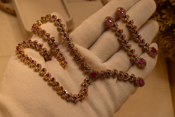 Stylish Design Gold Plated Crystal Stones Necklace Set for Girls/Women