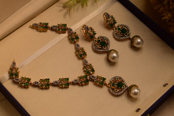 Fancy Design Gold Plated Crystal Stones Necklace Set for Girls/Women