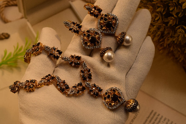 Fancy Design Gold Plated Crystal Stones Necklace Set for Girls/Women