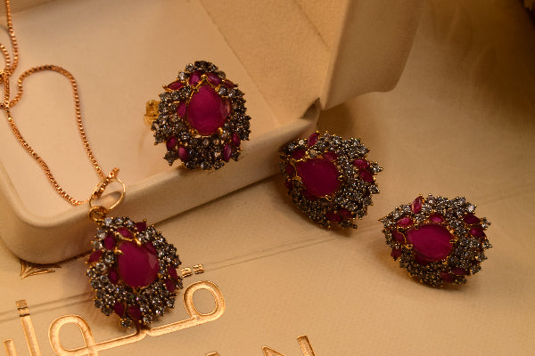 Beautiful Design Gold Plated Crystal Stones Necklace Set for Girls/Women