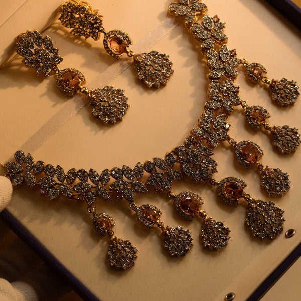 Stylish Design Gold Plated Crystal Stones Necklace Set for Girls/Women