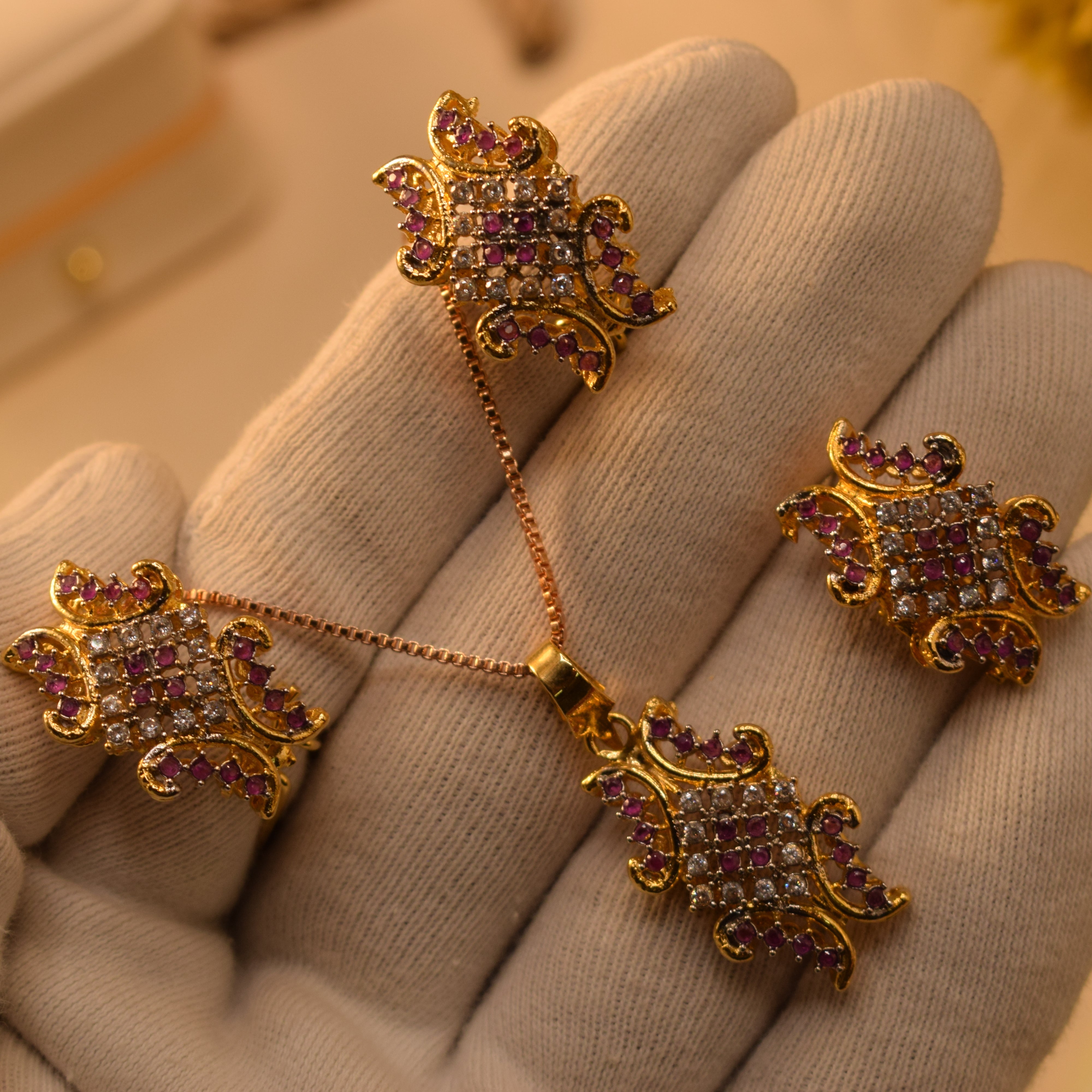 Fancy Design Gold Plated Crystal Stones Necklace Set for Girls/Women