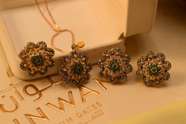 Fancy Design Gold Plated Crystal Stones Necklace Set for Girls/Women