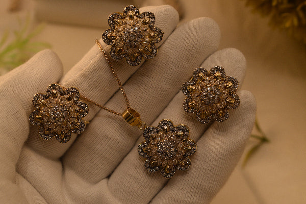 Fancy Design Gold Plated Crystal Stones Necklace Set for Girls/Women