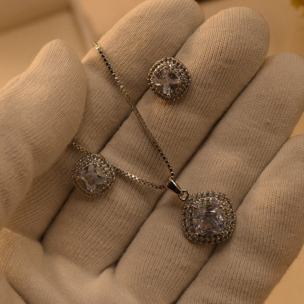 Fancy Design Silver Plated Crystal Stones Necklace Set for Girls/Women
