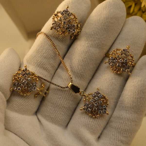 Beautiful Unique Design Gold Plated Crystal Stones Necklace Set for Girls/Women