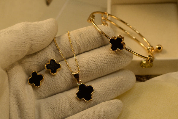 Beautiful Unique Design Gold Plated Necklace Set for Girls/Women