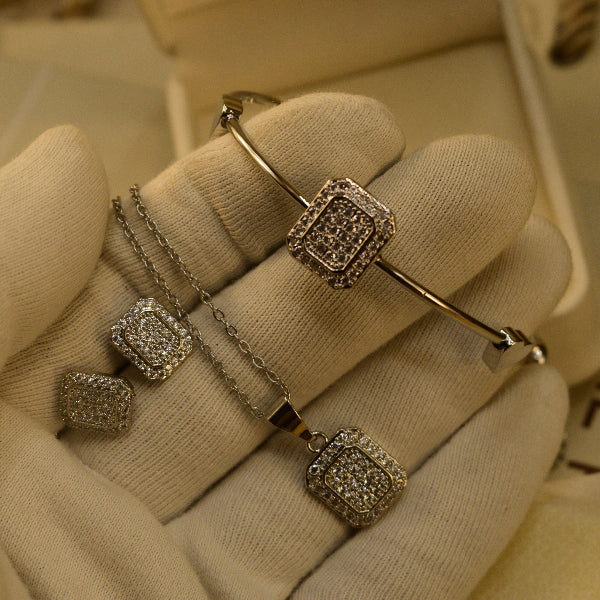 Luminous Unique Design Crystal Stones Necklace Set With Bracelet for Girls/Women